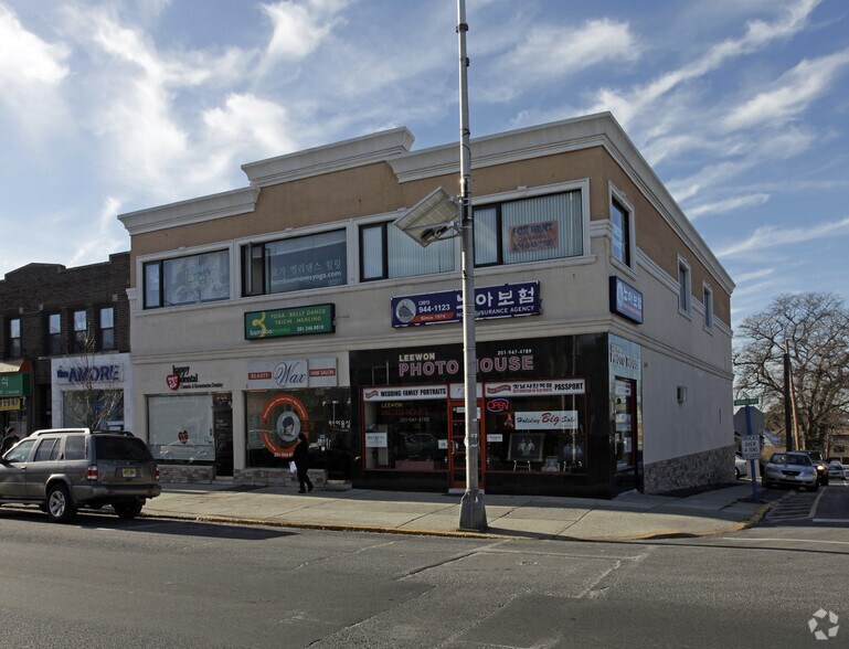 261-263 Broad Ave, Palisades Park, NJ à louer - Photo de l’immeuble – Image 2 sur 3