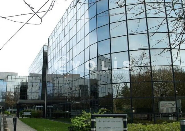 Plus de détails pour 18 Rue Grange Dame Rose, Vélizy-Villacoublay - Bureau, Local d'activités à louer