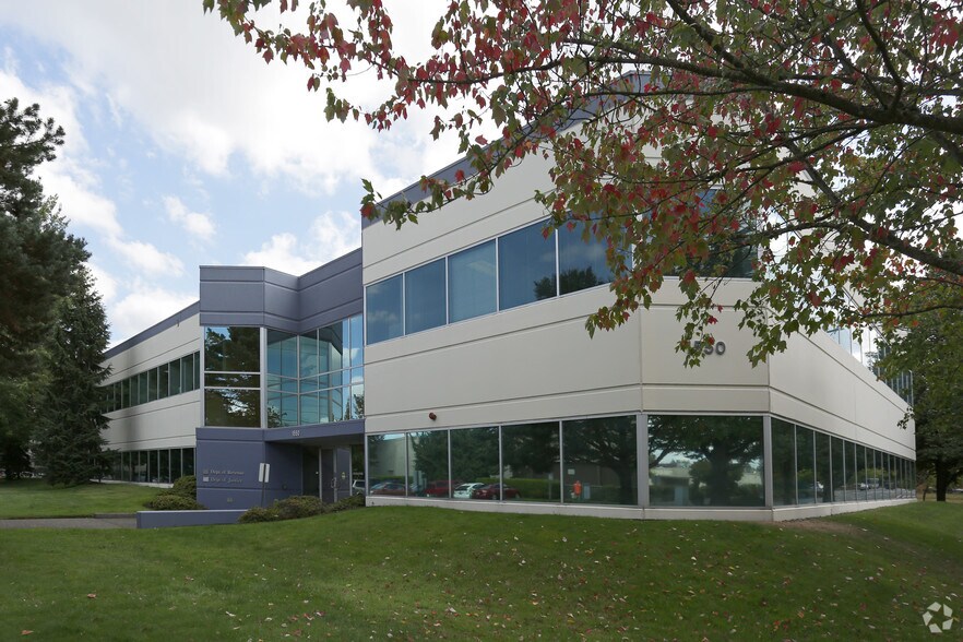 1550 NW Eastman Pkwy, Gresham, OR à louer - Photo principale – Image 1 sur 5