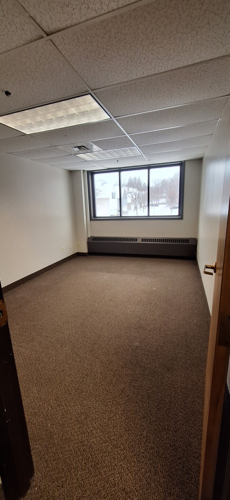 750 2nd St NE, Hopkins, MN à louer Photo intérieure– Image 1 sur 1