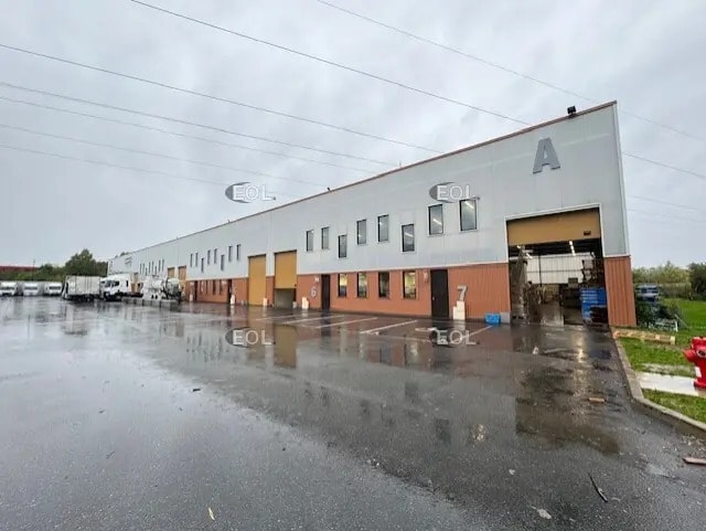 Local d’activités dans Le Coudray-Montceaux à louer - Photo de l’immeuble – Image 1 sur 1