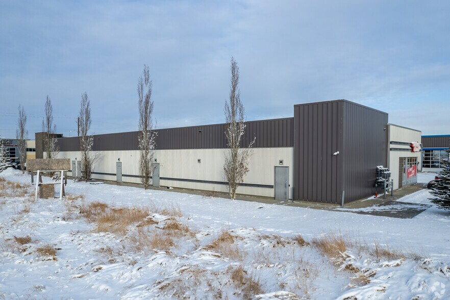 10822 50 St SE, Calgary, AB à louer - Photo de l’immeuble – Image 3 sur 4