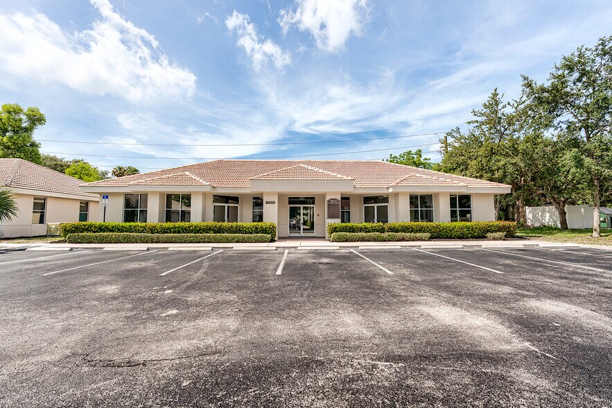 8850 Terrene Ct, Bonita Springs, FL à louer - Photo de l’immeuble – Image 1 sur 1
