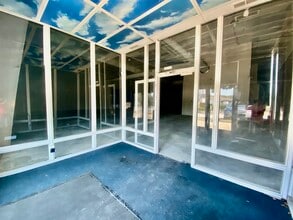 13891 N Us Highway 441, Lady Lake, FL à louer Photo intérieure– Image 2 sur 13