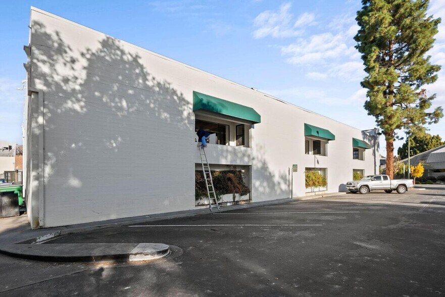 558-560 Waverley St, Palo Alto, CA à louer - Photo de l’immeuble – Image 2 sur 2