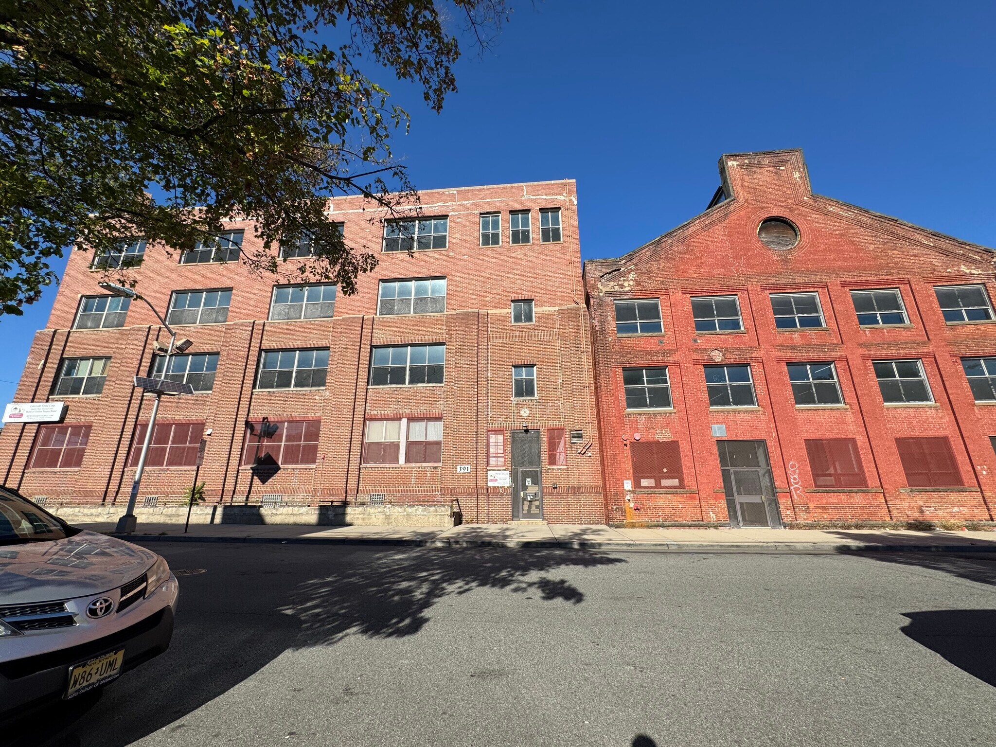 391 Lakeside Ave, Orange, NJ à louer Photo de l’immeuble– Image 1 sur 2