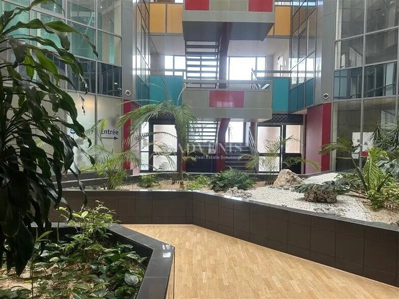 Bureau dans Torcy à louer - Photo de l’immeuble – Image 3 sur 5