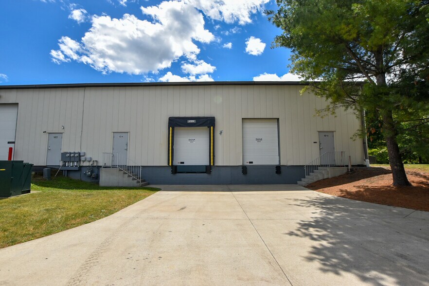 1120-1136 Baker Rd, Dexter, MI à louer - Photo de l’immeuble – Image 2 sur 4
