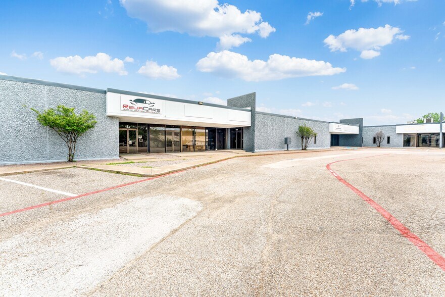 2474 Manana Dr, Dallas, TX à louer - Photo principale – Image 1 sur 9