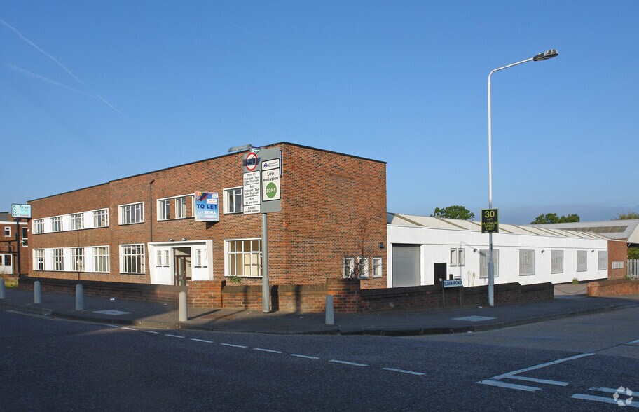 31-33 Fowler Rd, Ilford à vendre - Photo de l’immeuble – Image 2 sur 2