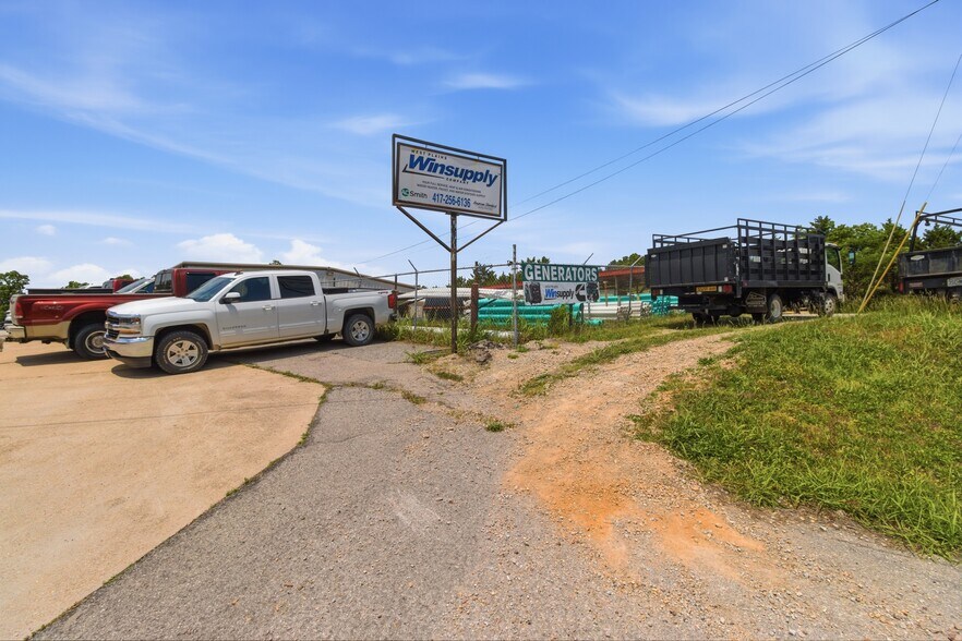 1015 Preacher Roe Blvd, West Plains, MO à vendre - Photo de l’immeuble – Image 2 sur 18