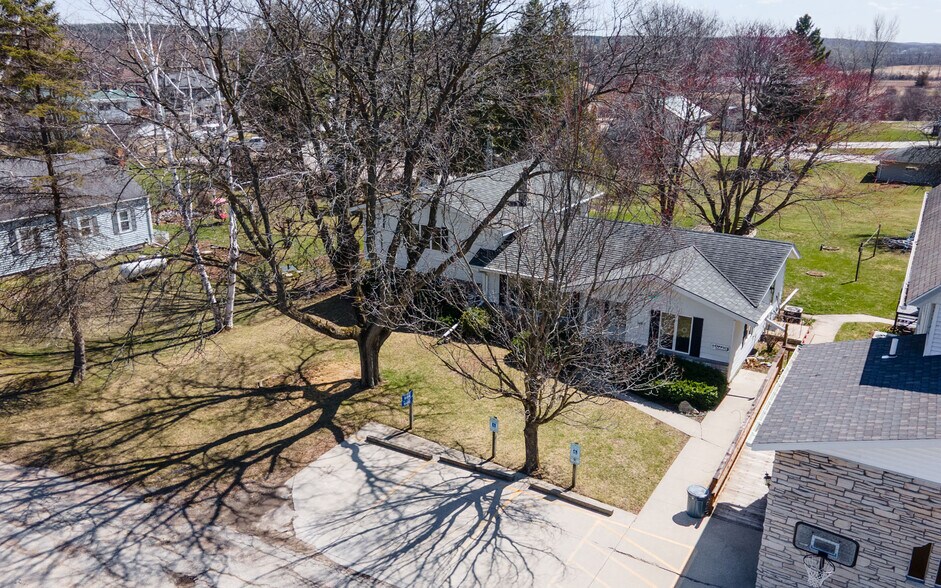 W498 Elm St, Campbellsport, WI à vendre - Photo de l’immeuble – Image 2 sur 74