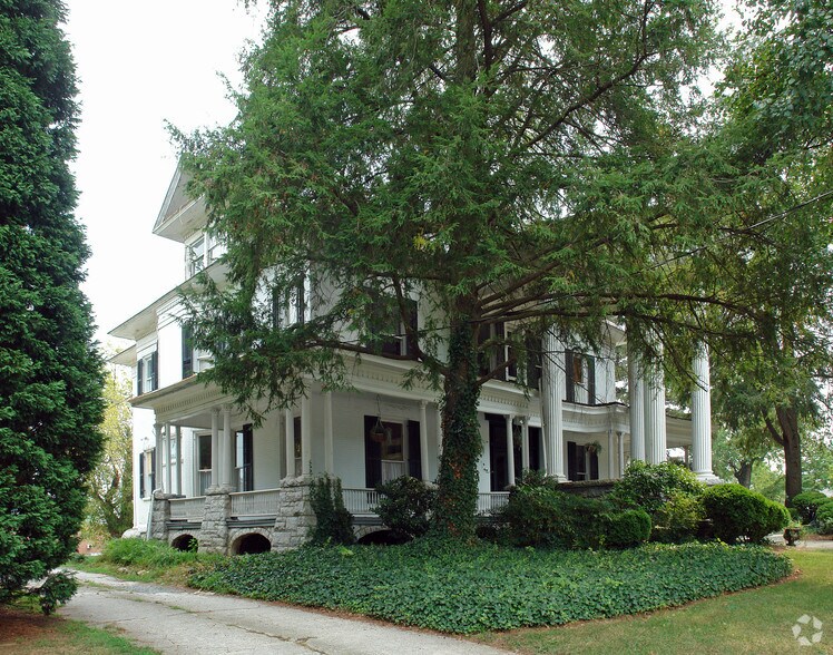 952 W Fourth St, Winston-Salem, NC à louer - Photo principale – Image 1 sur 3