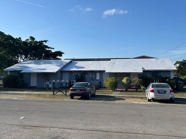 1207 NE 1st Ave, Homestead, FL à vendre - Photo de l’immeuble – Image 3 sur 16