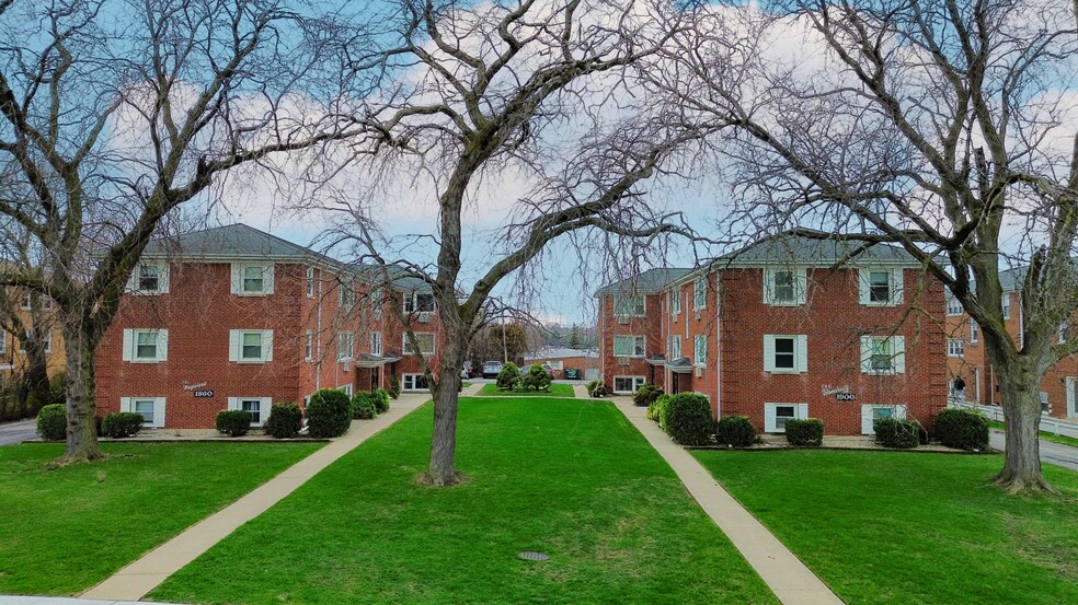 1860-1900 Parkside Dr, Park Ridge, IL à vendre - Photo de l’immeuble – Image 1 sur 5