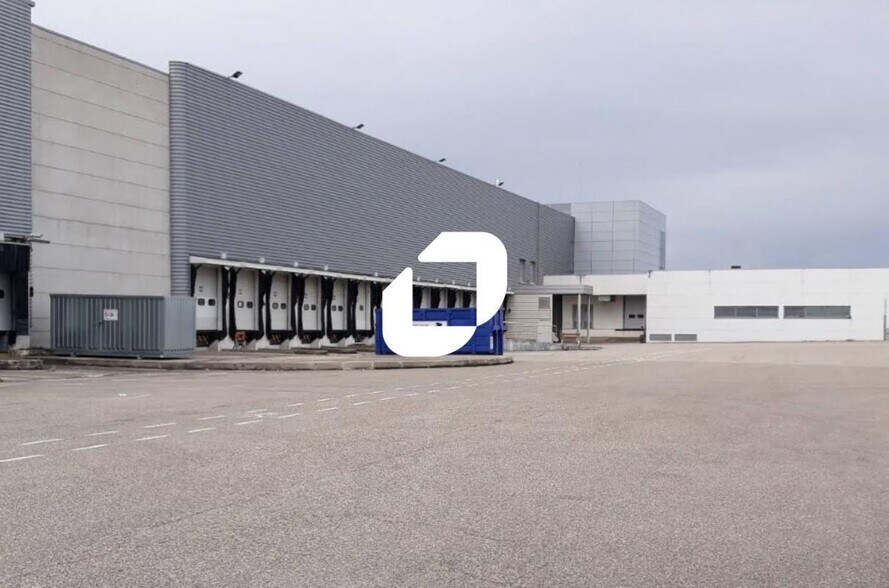 Industriel/Logistique dans Vaulx-Milieu à louer - Photo de l’immeuble – Image 1 sur 3
