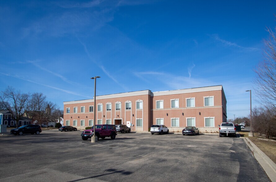 204 E Prairie, Marengo, IL à louer - Photo de l’immeuble – Image 3 sur 9