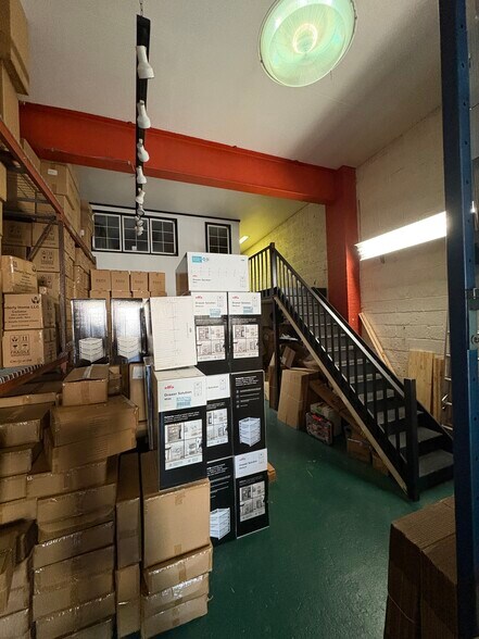 530 Cherry Ln, Floral Park, NY à louer - Photo de l’immeuble – Image 3 sur 13