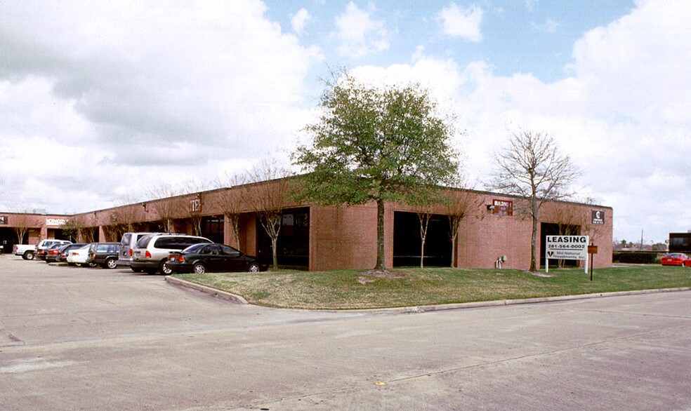 11210 Steeplecrest, Houston, TX à louer - Photo de l’immeuble – Image 2 sur 11