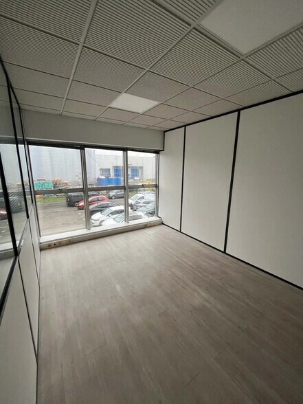 Bureau dans Trappes à louer - Photo de l’immeuble – Image 2 sur 7