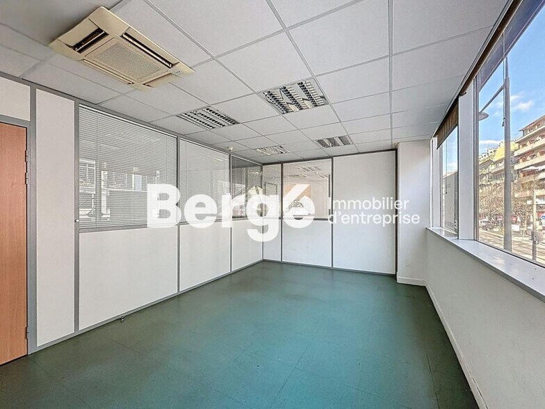 37 Avenue Jean Médecin, Nice à louer - Photo de l’immeuble – Image 3 sur 8