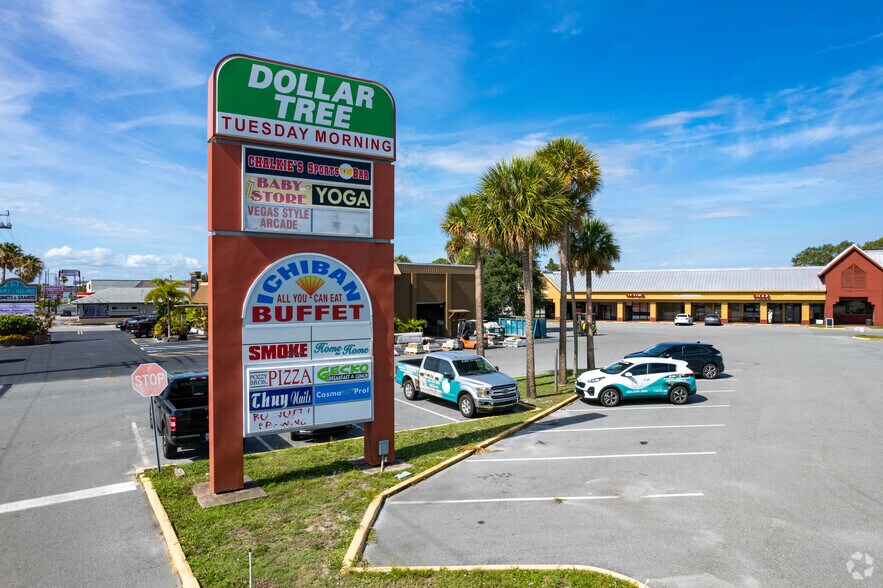 715-785 N Courtenay Pky, Merritt Island, FL à louer - Photo de l’immeuble – Image 3 sur 22