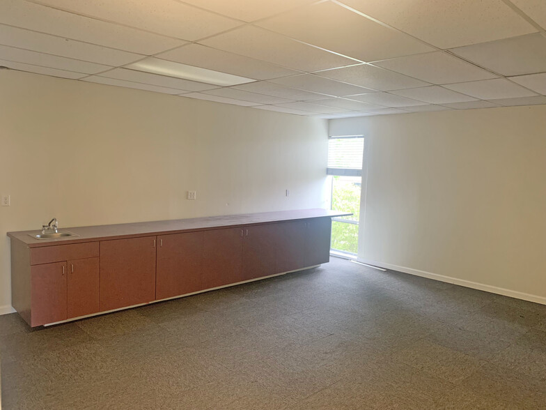 5830 Commerce Blvd, Rohnert Park, CA à louer - Photo intérieure – Image 3 sur 9