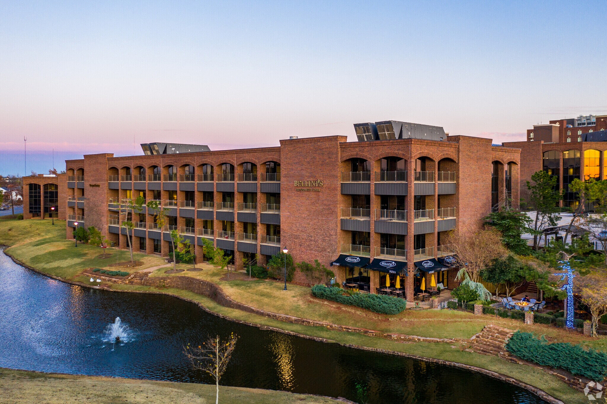 6301 Waterford Blvd, Oklahoma City, OK à louer Photo principale– Image 1 sur 9