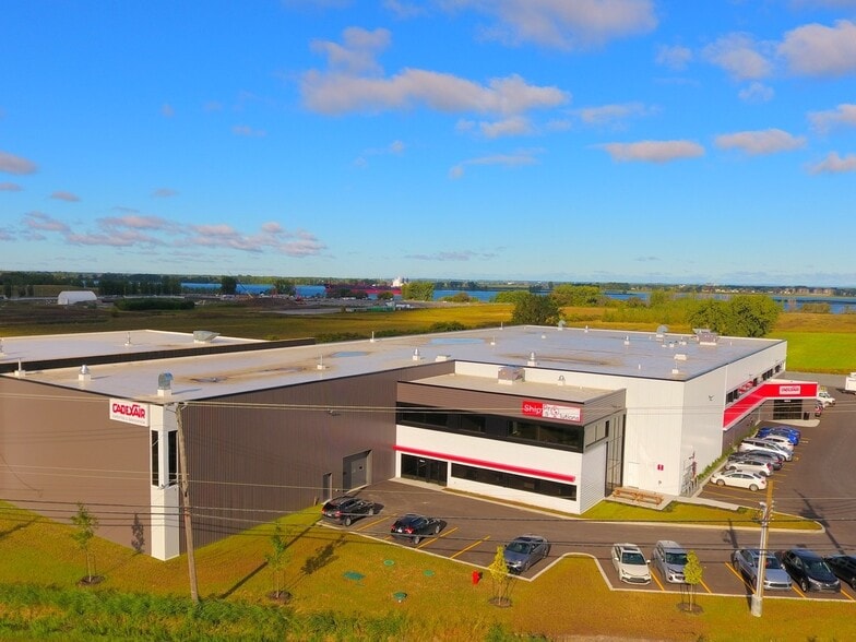 3010 Rte Marie-Victorin, Varennes, QC à louer - Photo principale – Image 1 sur 1