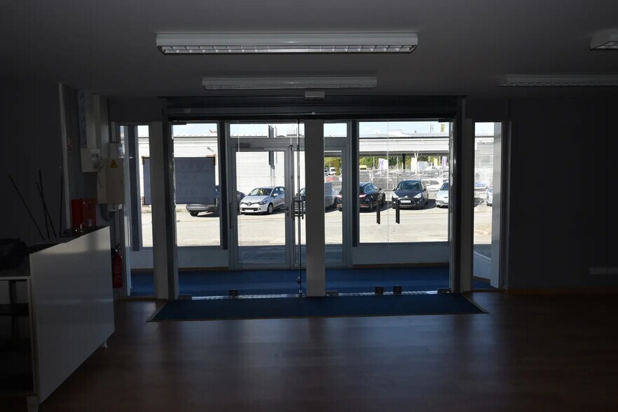 Industriel/Logistique dans Évreux à vendre - Photo de l’immeuble – Image 2 sur 8