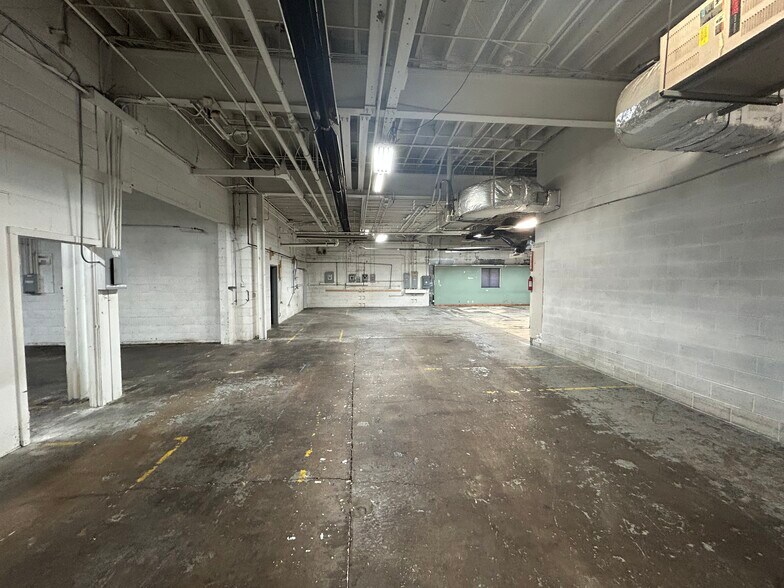 2019 W Lusher Ave, Elkhart, IN à vendre - Photo de l’immeuble – Image 2 sur 16