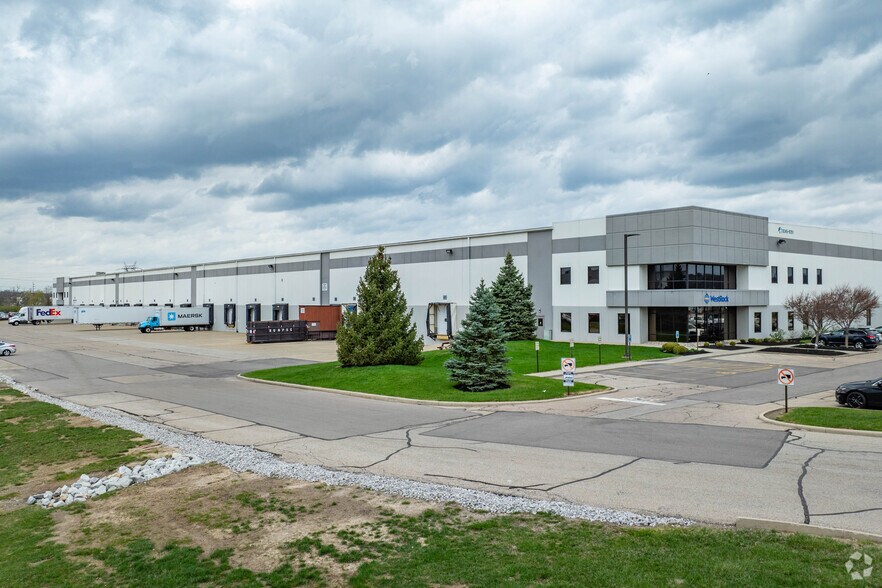 9245-9251 Meridian Way, West Chester, OH à louer - Photo de l’immeuble – Image 3 sur 6