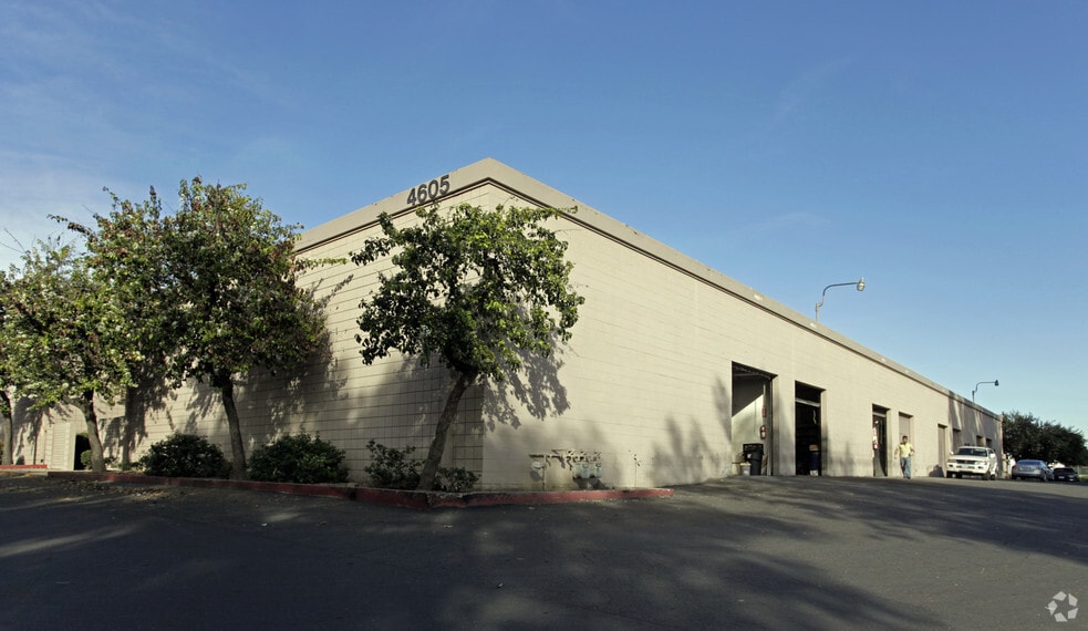 4605 Brooks St, Montclair, CA à vendre - Photo principale – Image 1 sur 5