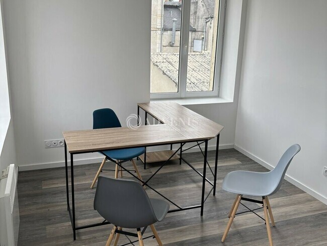 Plus de détails pour Avenue Jean Jaurès, Saint-Florent-sur-Cher - Bureau à louer