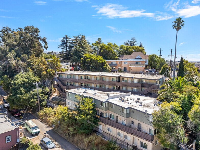 1810 E 25th St, Oakland, CA à vendre - Photo de l’immeuble – Image 2 sur 7