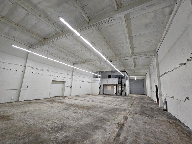 1535 E Adams Blvd, Los Angeles, CA à louer - Photo de l’immeuble – Image 3 sur 13
