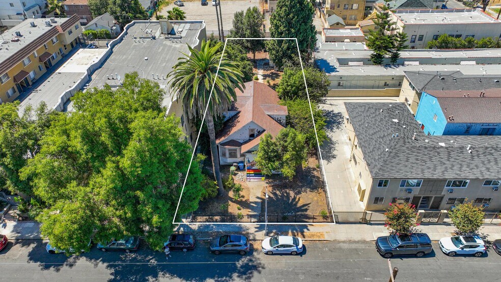 3015 Shrine Pl, Los Angeles, CA à vendre - Photo de l’immeuble – Image 1 sur 10