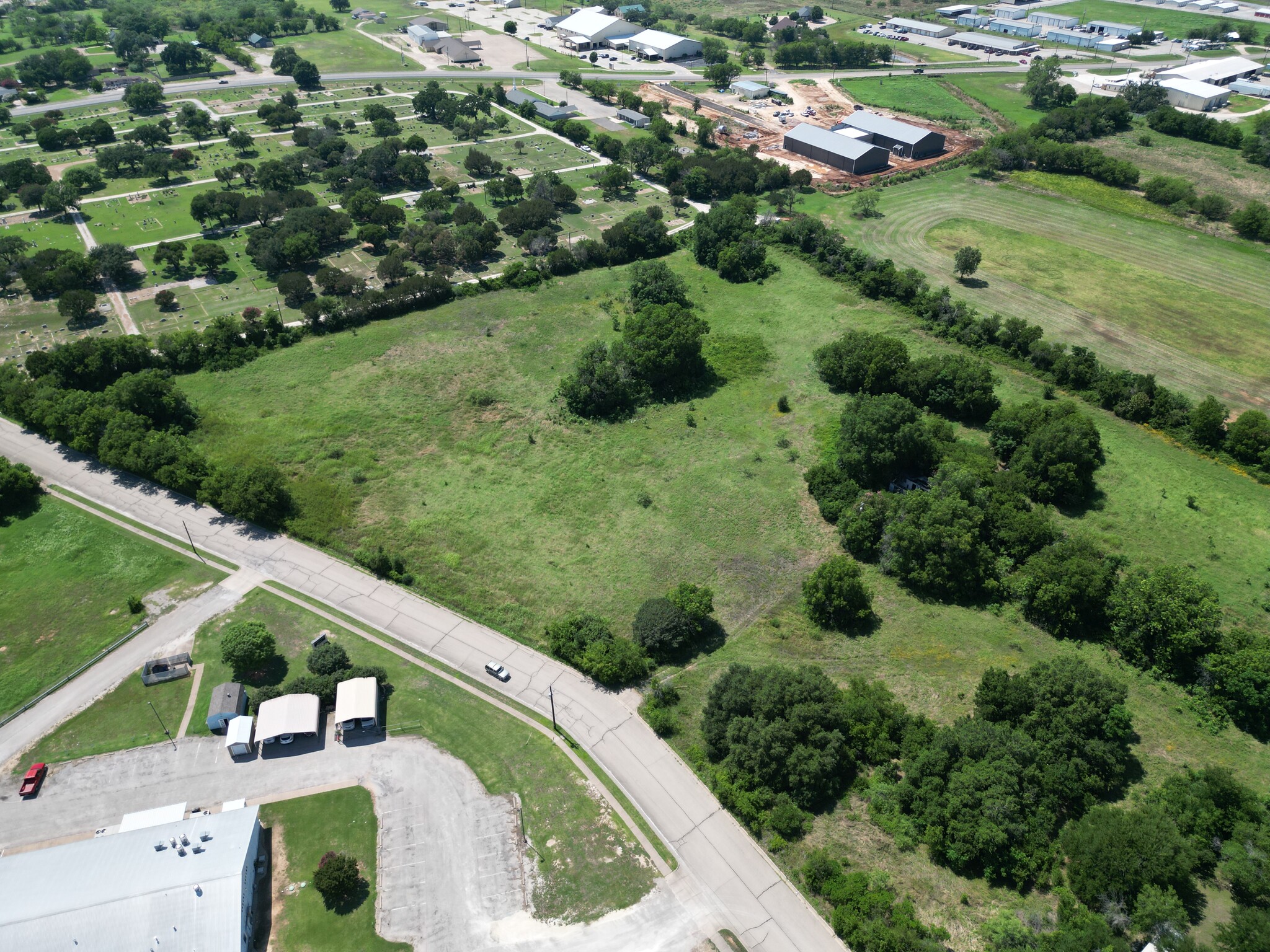 511 E Moore St, Granbury, TX à vendre Photo de l’immeuble– Image 1 sur 15