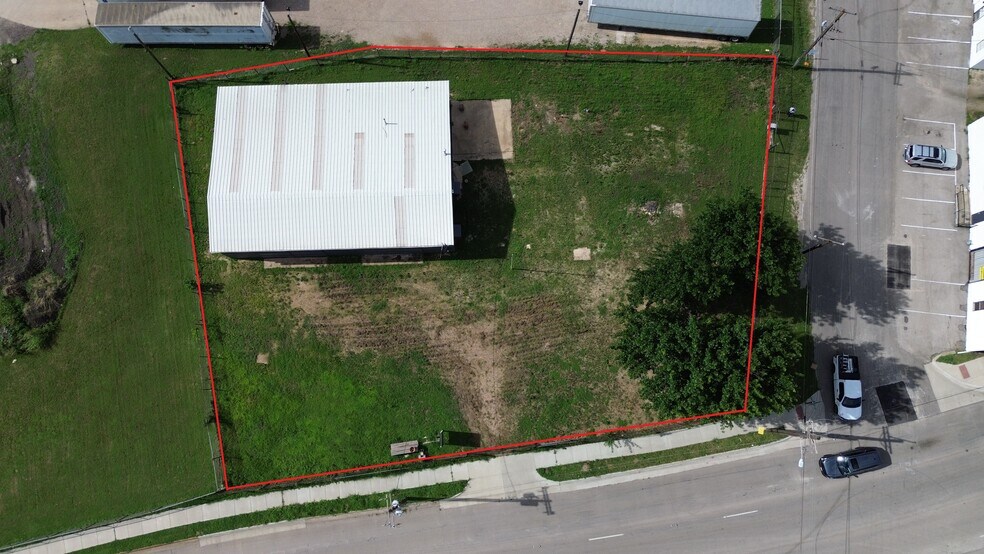 1010 E Clarendon Dr, Dallas, TX à louer - Photo de l’immeuble – Image 2 sur 10