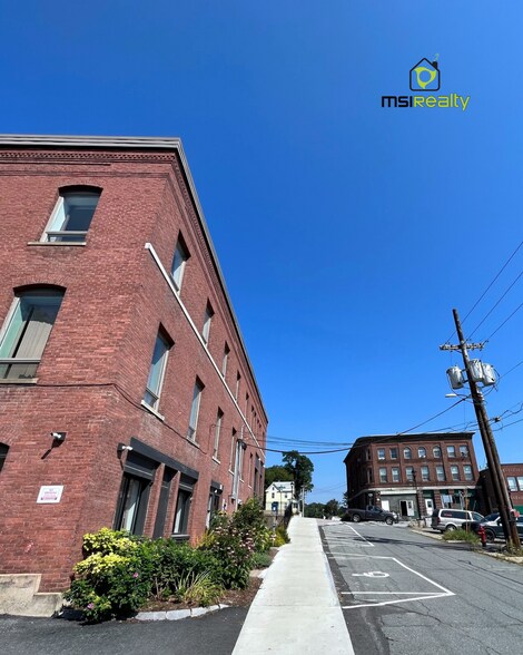 42-67 Eastern Ave, Saint Johnsbury, VT à louer - Photo de l’immeuble – Image 2 sur 13