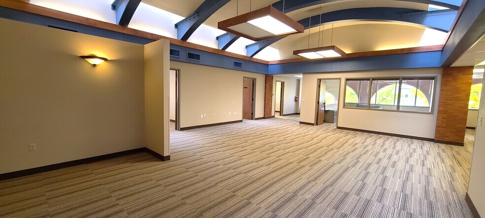 333 High St NE, Salem, OR à louer - Photo de l’immeuble – Image 3 sur 11