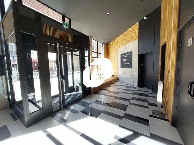 11-17 Rue Joël Le Theule, Montigny-le-Bretonneux à louer - Hall d’entrée – Image 3 sur 14