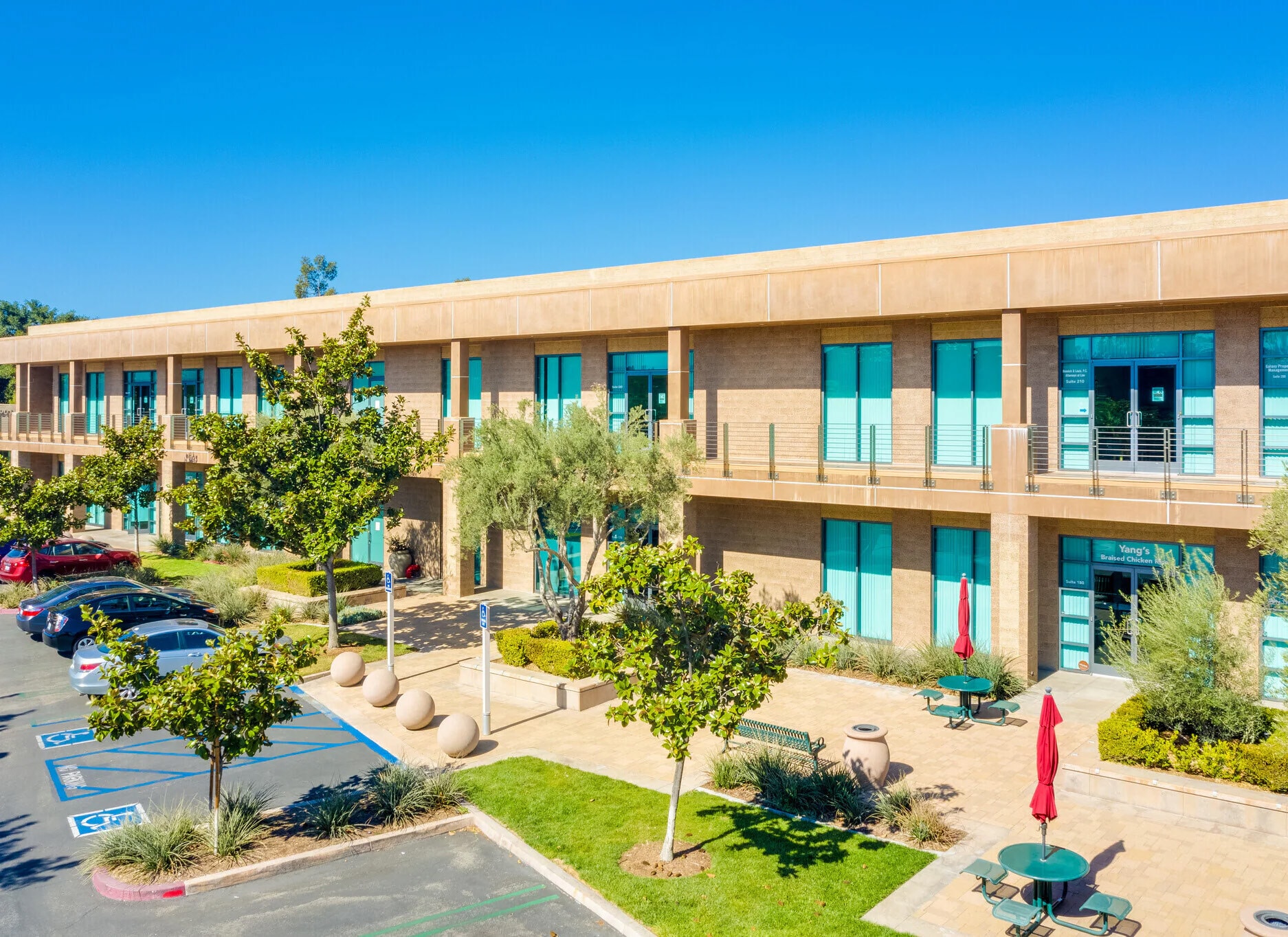 9891 Irvine Center Dr, Irvine, CA à louer Photo de l’immeuble– Image 1 sur 3