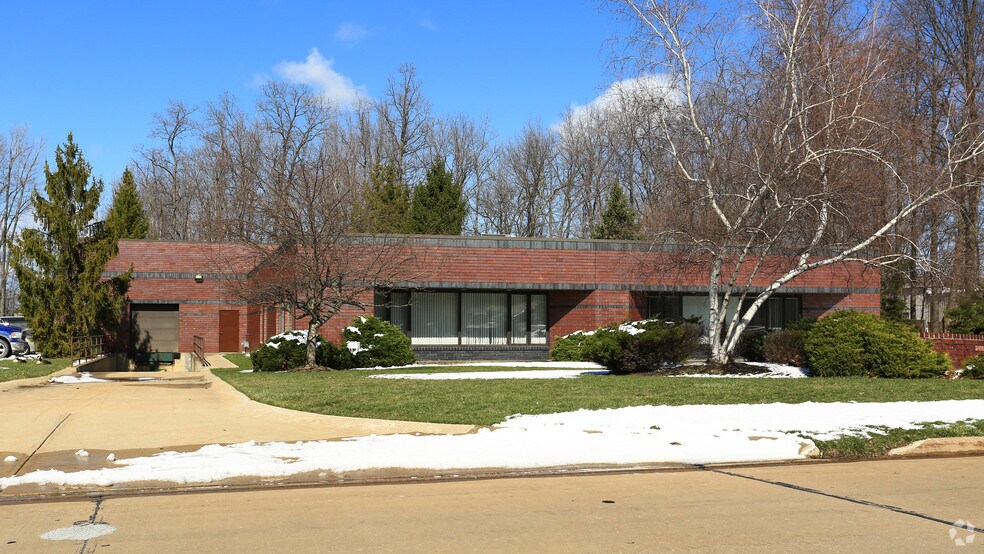 38227 Western Pky, Willoughby, OH à louer - Photo de l’immeuble – Image 3 sur 8