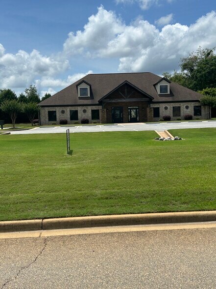 128 Tommy Stalnaker Dr, Warner Robins, GA à vendre - Photo de l’immeuble – Image 2 sur 5