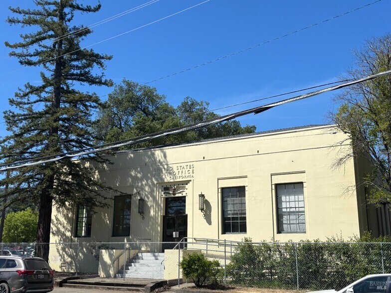 224 N Oak St, Ukiah, CA à louer - Photo de l’immeuble – Image 2 sur 29