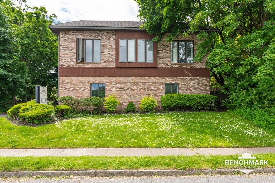 241 Norris Dr, Rochester, NY à louer - Photo de l’immeuble – Image 2 sur 6