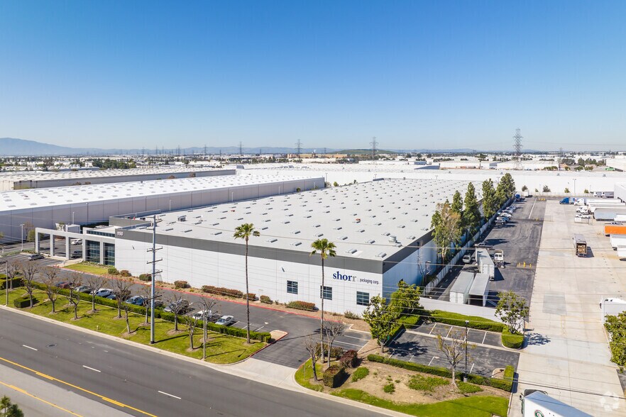 1150 Etiwanda Ave, Ontario, CA à louer - Photo de l’immeuble – Image 2 sur 7