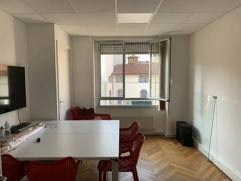 Bureau dans Lyon à louer - Photo de l’immeuble – Image 2 sur 10