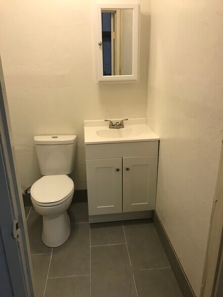 537-541 Railroad Ave, South San Francisco, CA à louer - Photo de l’immeuble – Image 3 sur 3